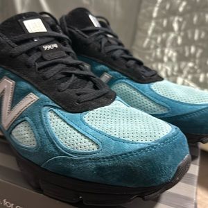 New Balance 990v4 exclusive color way